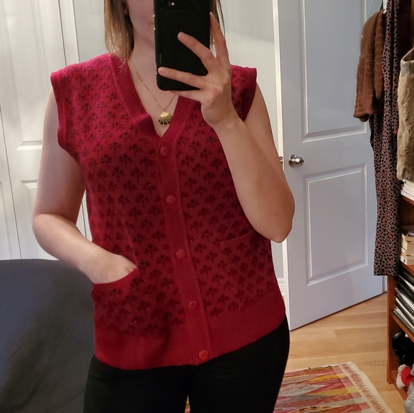 Vintage red knit grandpa sweater vest with metallic thread size medium - Picture 6 of 8